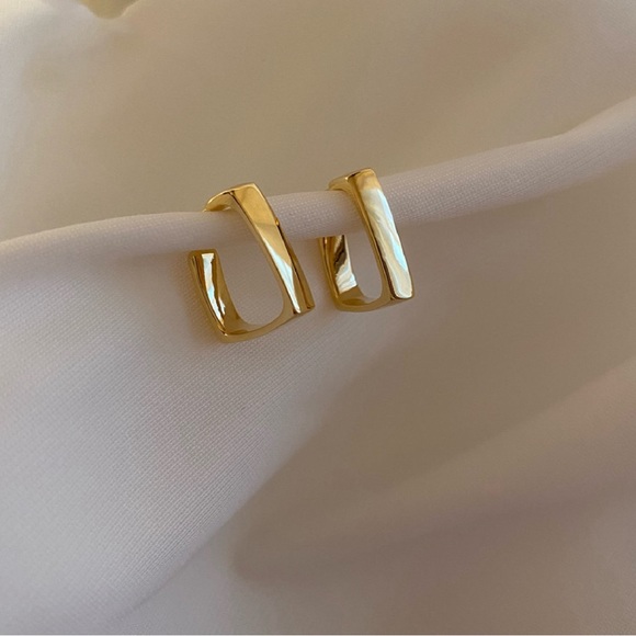 Jewelry - Dainty 18k Gold Filled Square Hoop Earrings